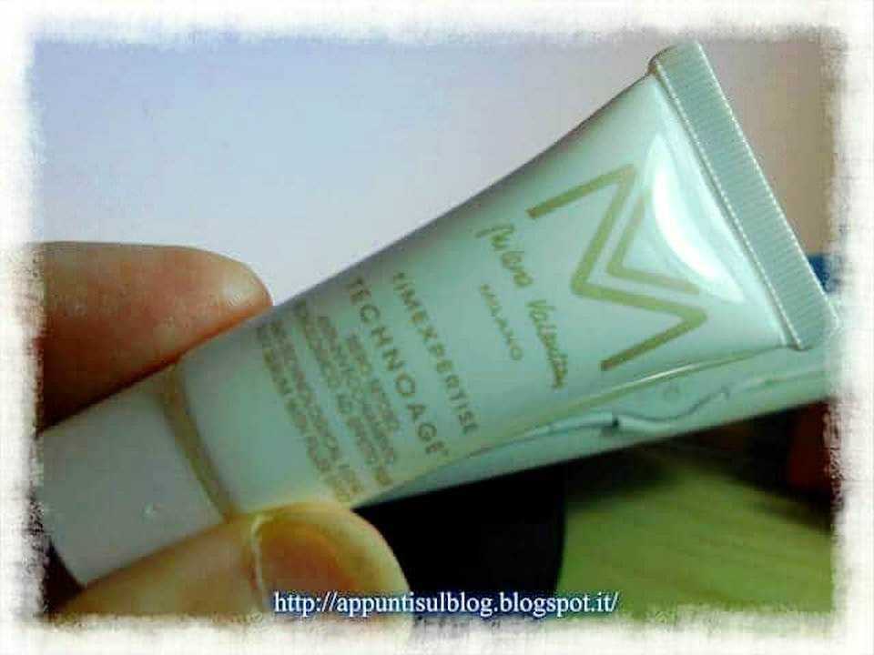 Crema viso nutriente, idratante e lenitiva per pelli sensibili, ideale per il trattamento quotidiano, arricchita con ingredienti naturali per una pelle morbida e sana.