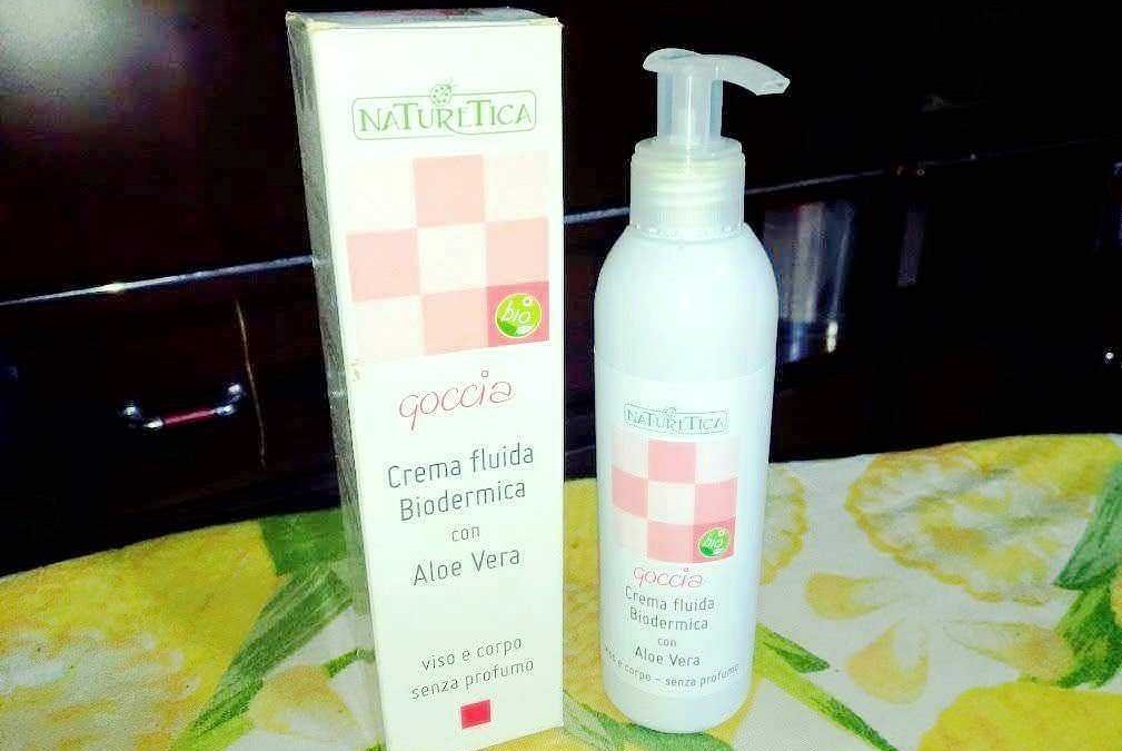 Naturica Goccia Crema fluida biofarmaca Aloe Vera, idratante e lenitiva per viso e corpo, senza profumo, ideale per pelli sensibili e disidratate.