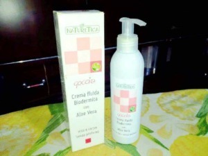 Naturica Goccia Crema fluida biofarmaca Aloe Vera, idratante e lenitiva per viso e corpo, senza profumo, ideale per pelli sensibili e disidratate.