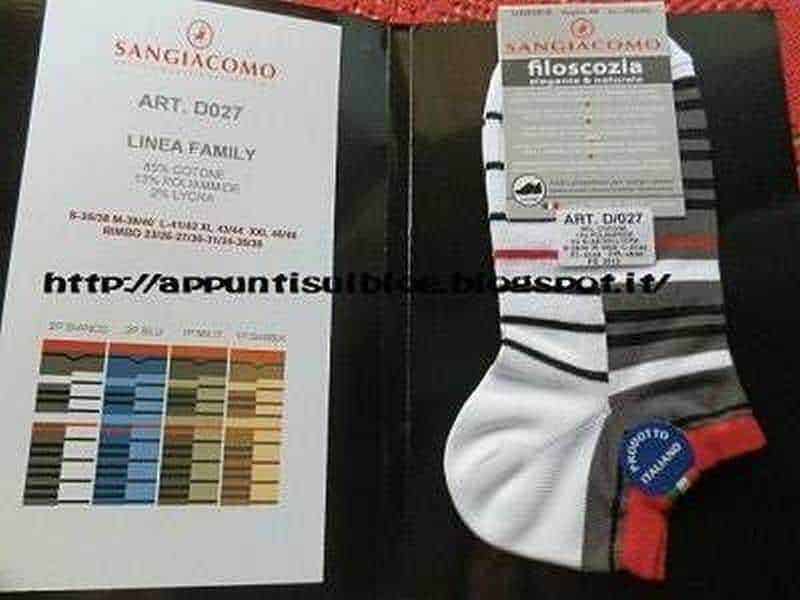 Calzini con motivo a righe con etichetta di marca Sangiacomo, disponibili in diversi colori per abbigliamento di alta qualità e comfort.