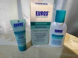 EUBOS prodotti per la cura della pelle sensibile, crema mani e lozione idratante, linea dermatologica per pelli delicate e secche, trattamento dermo-prottetivo e lenitivo.