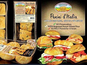 Pane appena sfornate di panini d'Italia, inclusi croissant, focaccine e rotoli di pane, pronti per essere gustati in pochi minuti.