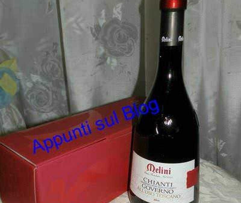 Chianti Classico DOCG bottiglia di vino rosso con packaging regalo in scatola rossa, ideale per appassionati di vini italiani di qualità, perfetto per occasioni speciali e degustazioni.