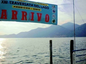 Iseo sul Lago, corsa, attraversamento lago, zona di gara, evento sportivo, panoramic view, montagne, acqua, sport, mare, sicurezza, segnali stradali, manifestazione, natura, outdoor, Italia.