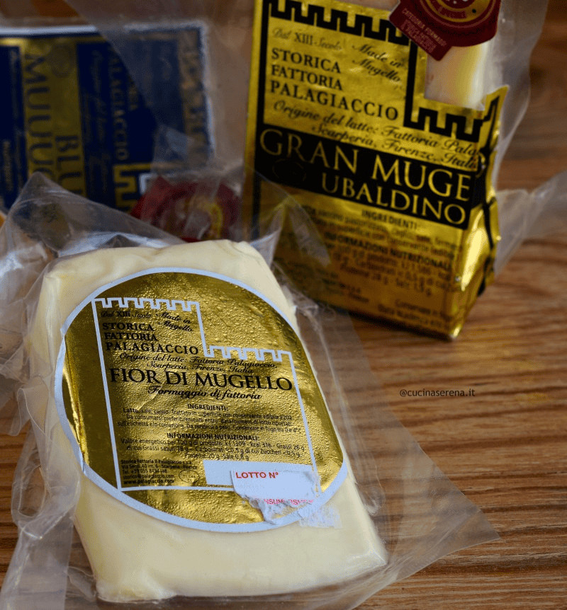 Formaggio Fior di Mugello in confezione trasparente, con etichetta dorata e dettagli in nero, proveniente dalla storica fattoria Palagiaccio, ideale per piatti tradizionali italiani e ricette autentiche.