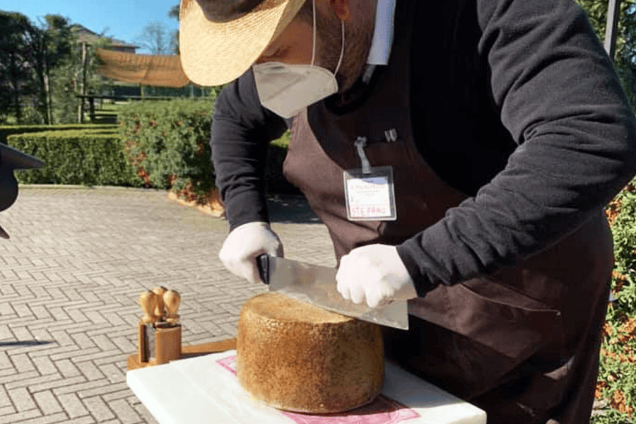 Frittata di maccheroni con formaggio Gran Mugello, ricetta saporita della tradizione toscana.
