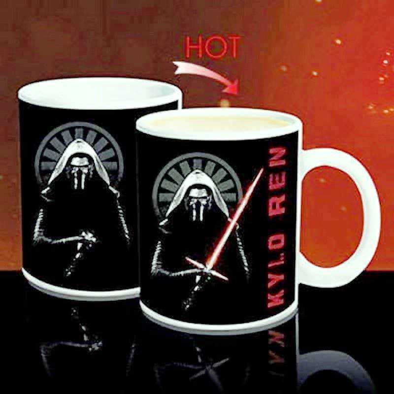 Sovraccarico di energia con tazze Star Wars dal design originale, perfette per gli amanti dei film e della saga, rappresentano il personaggio di Darth Vader in stile futuristico