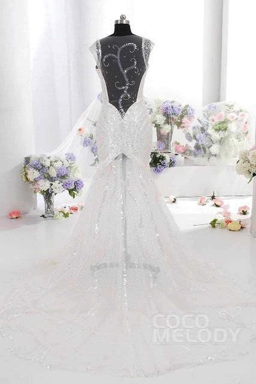 Abito da sposa in pizzo rosa con schiena scoperta