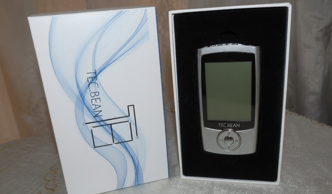 Elettrostimolatore muscolare con elettrodi per massaggio corpo
