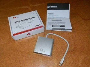 Adapter USB-C multiporta, compatibile con dispositivi mobili, con manuale di istruzioni, adattatore da viaggio compatto, ideale per collegare più dispositivi in mobilità.