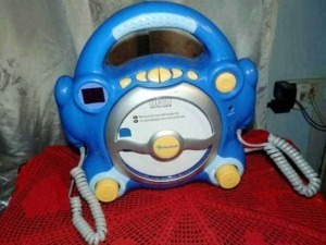 Retro console musicale per bambini, giochi e giochi musicali, giocattolo divertente e interattivo. Perfetto per intrattenere i più piccoli con suoni e musica, ideale come regalo educativo.