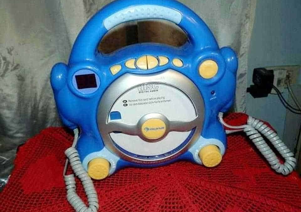 Retro console musicale per bambini, giochi e giochi musicali, giocattolo divertente e interattivo. Perfetto per intrattenere i più piccoli con suoni e musica, ideale come regalo educativo.