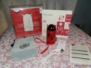 Mini diffusore di profumo con elemento decorativo a forma di gatto, in confezione con guida rapida, cavo USB e accessori, perfetto per ambienti domestici e da ufficio, facilmente trasportabile.