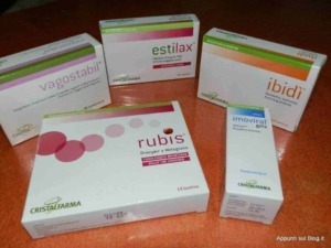 Foglietta di integratori naturali e prodotti farmaceutici per salute e benessere completi di descrizione dettagliata.