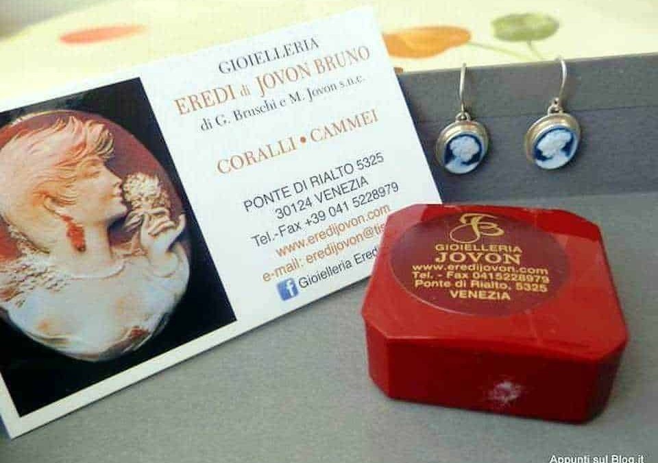Gioielli di alta qualità, orecchini e anello dalla Gioielleria Jovon Bruno a Venezia, con design eleganti e raffinati, perfetti come regalo o per occasioni speciali.