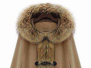 Elegante cappotto con cappuccio e dettagli in pelliccia, ideale per l'inverno, perfetto per chi cerca stile e calore. Realizzato in tessuto di alta qualità, combina praticità e moda.