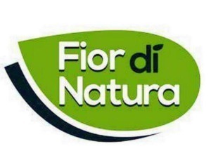 Fiore di Natura logo verde e nero, simbolo di prodotti naturali e biologici, ideali per chi ama la natura e la sostenibilità.
