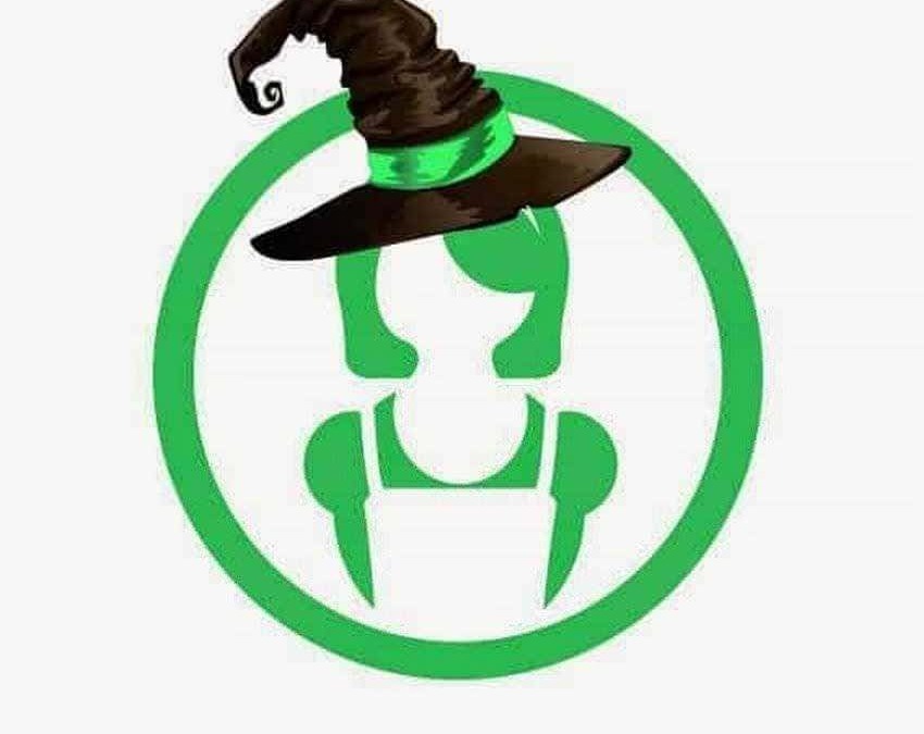 Helpling: Vignetta di una maga con cappello nero e bacchetta, simbolo di magia e mistero. Ideale per contenuti su fantasia, incantesimi o temi magici nel blog Appunti Sul Blog.