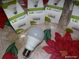 Risparmio energetico con lampadine LED, illuminazione a basso consumo, efficienza energetica, prodotti eco-friendly, ideali per risparmiare sulla bolletta elettrica.