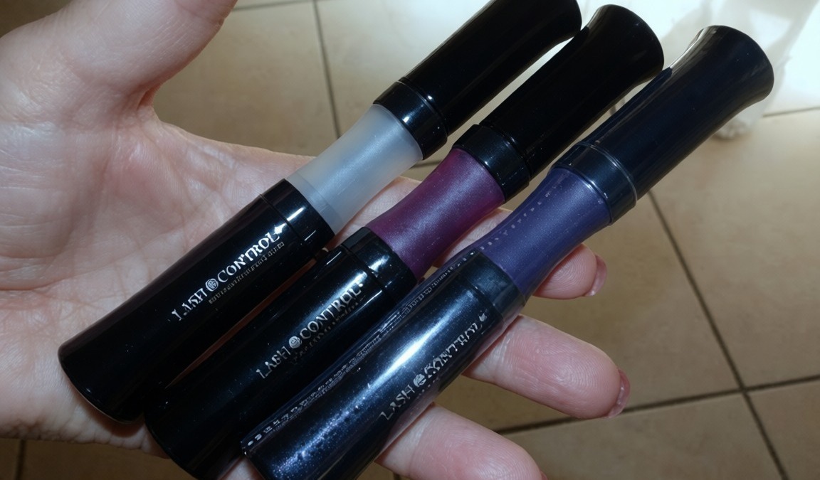 Lipstick lucidi e vibranti con finiture diverse, ideali per look diversi e occasioni speciali. Trovate le migliori tonalità di rossetti in questa collezione di cosmetici di alta qualità.