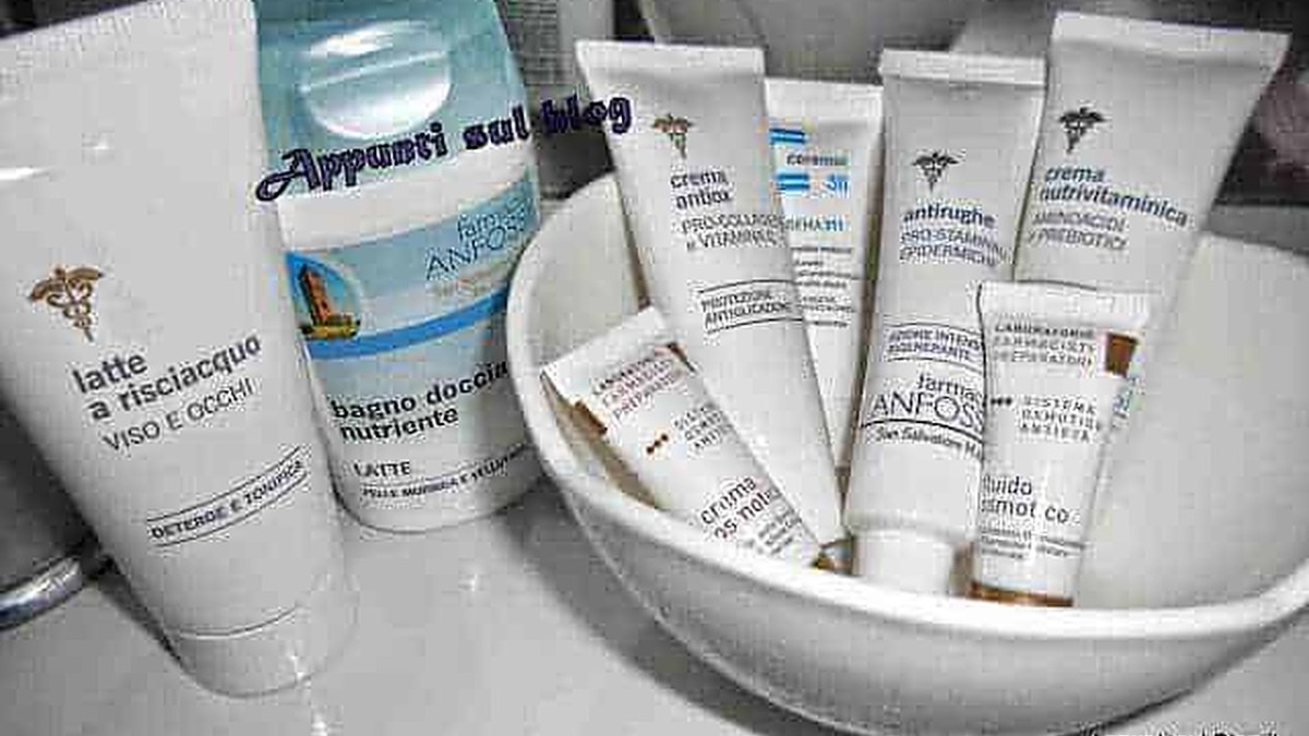 Creme per la cura della pelle e prodotti nutrizionali in tubetti, consigli di bellezza e benessere su Appunti Sul Blog per una routine skincare efficace.