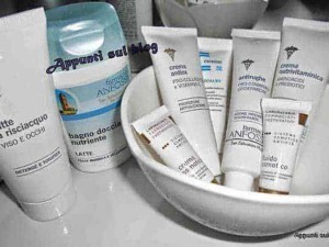Creme per la cura della pelle e prodotti nutrizionali in tubetti, consigli di bellezza e benessere su Appunti Sul Blog per una routine skincare efficace.