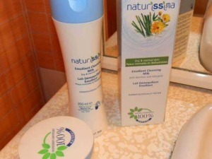 Emollient cleansing milk for sensitive skin with bamboo and ferulic, 200ml, natural ingredients for gentle skincare.