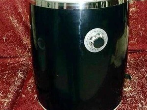 Fondo nero e bianco con timer regolabile, decorativo per ambiente domestico o ufficio.