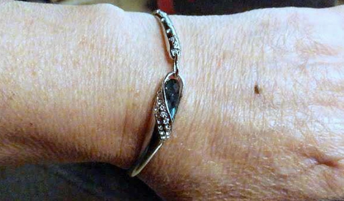 Bracciale elegante con pietra e dettagli in argento, accessorio moda femminile di lusso.