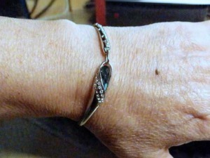 Bracciale elegante con pietra e dettagli in argento, accessorio moda femminile di lusso.
