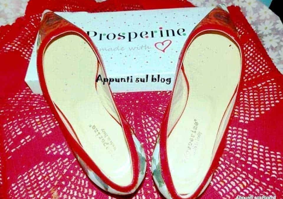 Scarpe di cioccolato a forma di cuore, dolcezze romantiche, scarpe di cioccolato artigianali, decorazioni di cioccolato per feste, cioccolato a forma di calzature.