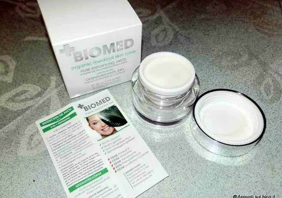 Crema viso BIOMED con ingredienti organici, ideale per cura della pelle, in confezione elegante con istruzioni e campione gratuito, perfetta per mantenere il viso idratato e luminoso.