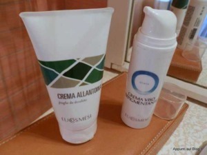 Crema viso e crema corpo allantoinate, prodotti di cura della pelle, cosmetici naturali, idratanti e lenitivi, perfetti per la pelle sensibile e delicata, confezioni eleganti e pratiche.