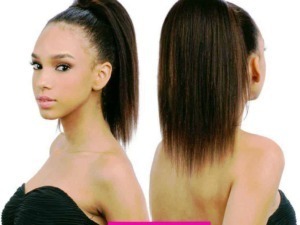 Coppia di capelli ricci corti e lisci lunghi in trecce donna con capelli castani scuri in stile moderno e glamour, ideale per look di bellezza e hair styling, sull'immagine di Appunti Sul Blog.