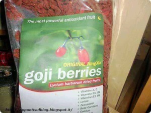 Goji berries, frutta antiossidante, lycium barbarum, vitamine C e B, minerali, antiossidanti naturali, integratori di frutta secca, salute e benessere, prodotti naturali, integratori alimentari.