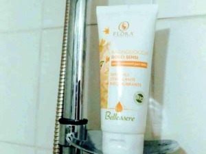 Prodotto naturale per la cura della pelle, crema idratante e rinfrescante, ideale per mani, viso e corpo, con ingredienti bio e delicati, disponibile su Appunti Sul Blog.