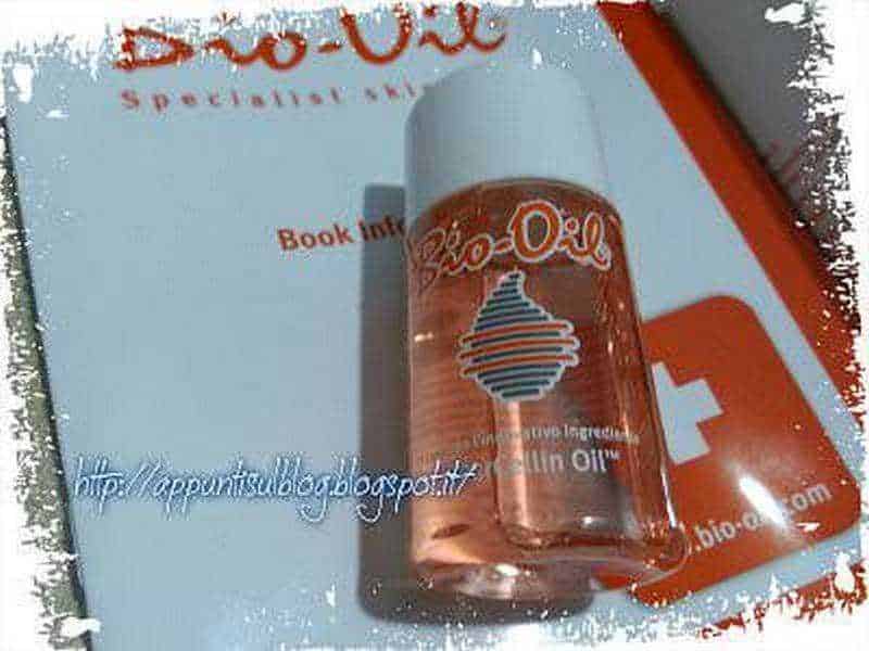 Bio-Oil Olio rigenerante, in bottiglia trasparente con logo, ideale per la cura della pelle e il benessere.