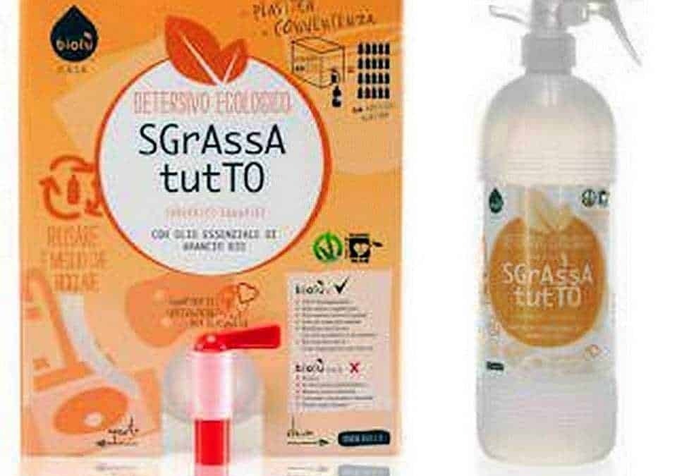 Dispositivo ecologico contro la cellulite e il grasso corporeo, spray naturale con ingredienti essenziali, efficace e sostenibile, in confezione trasparente con spray, ideale per la cura del corpo.