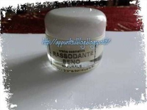Rassodante naturale in jar, prodotto per snellire il corpo e favorire il rassodamento della pelle, ideale per trattamenti di bellezza e cura del corpo.