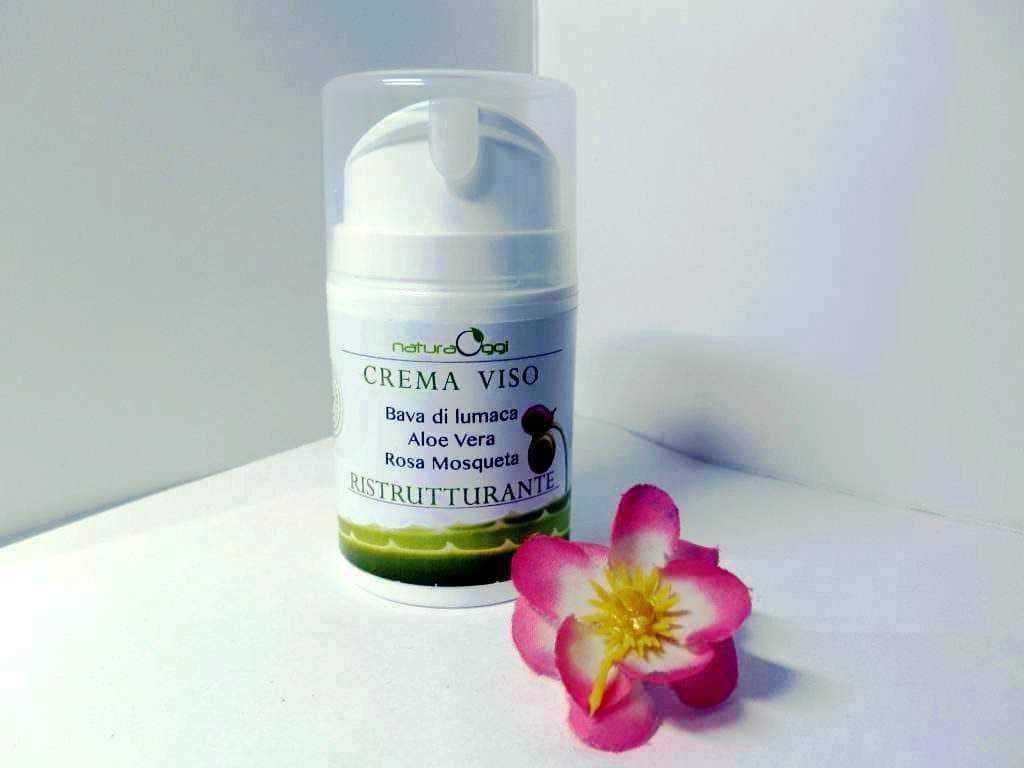 Crema viso bio alla bava di lumaca: Crema viso naturale con aloe vera, rosa mosqueta e bava di lumaca, ideale per la rigenerazione e idratazione della pelle.