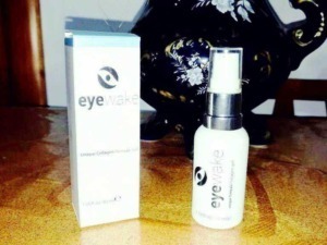 Eyewake siero viso con collagene, trattamento anti-age e idratante, in confezione spray da 30 ml, ideale per la cura della pelle del viso.