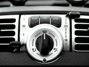 Sistema di controllo climatizzazione auto con manopola e regolatore di temperature, aria condizionata e ventilazione auto, comfort in auto - Appunti Sul Blog.