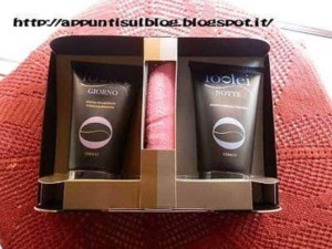 Crema per il corpo Glomo e prodotto di bellezza in confezione regalo con spugna rosa, ideale per cura della pelle e cosmetici di alta qualità. Perfetto set regalo per ogni occasione di bellezza.