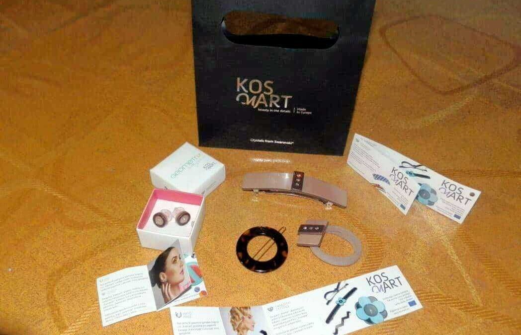 Kit auricolari wireless KOS MART, accessori e istruzioni in italiano, nuovi e originali, perfetti per ascoltare musica senza fili e con stile.