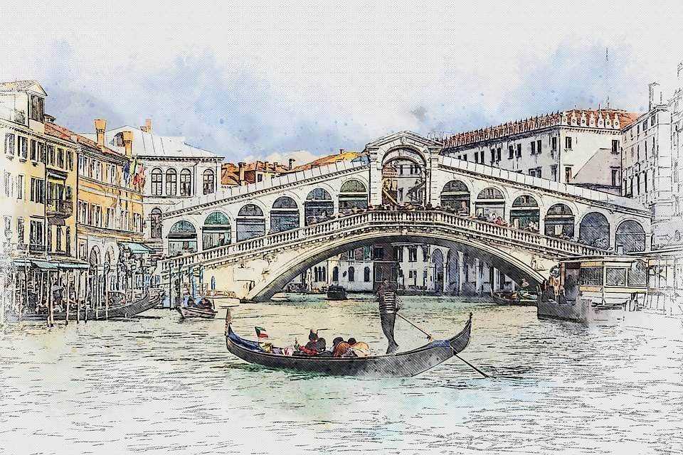 Venezia, Gondola sul Canal Grande con il Ponte di Rialto e le tradizionali case storiche, courtesy of Appunti Sul Blog.
