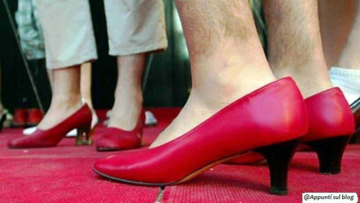 Scarpe rosse con tacco alto, Moda donna elegante, calzature di moda su red carpet.
