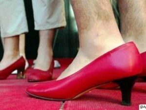 Scarpe rosse con tacco alto, Moda donna elegante, calzature di moda su red carpet.