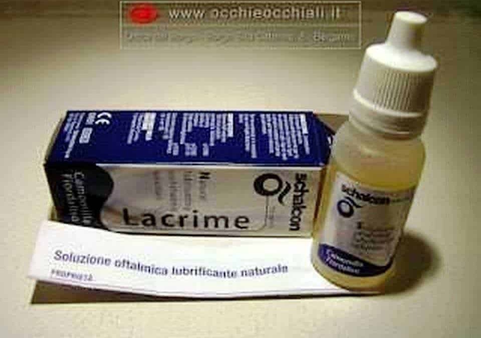 Lacrim Sacra, soluzione oftalmica lubrificante naturale, in confezione con gocce oculari e foglio di istruzioni, ideale per la cura degli occhi secchi e irritati.