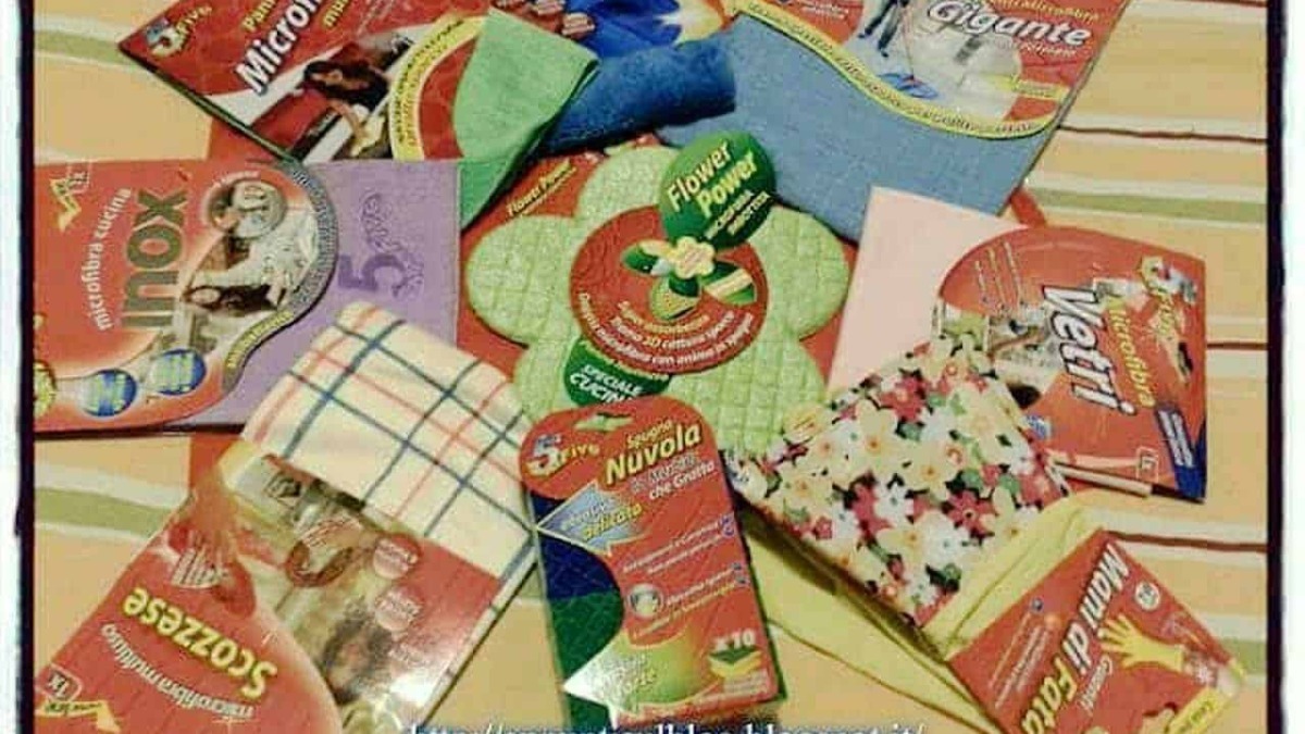Pacchi di detergente e prodotti per la casa distribuiti su un tavolo, con il logo "Appunti Sul Blog" visibile in basso.