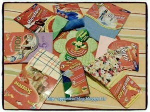 Pacchi di detergente e prodotti per la casa distribuiti su un tavolo, con il logo "Appunti Sul Blog" visibile in basso.